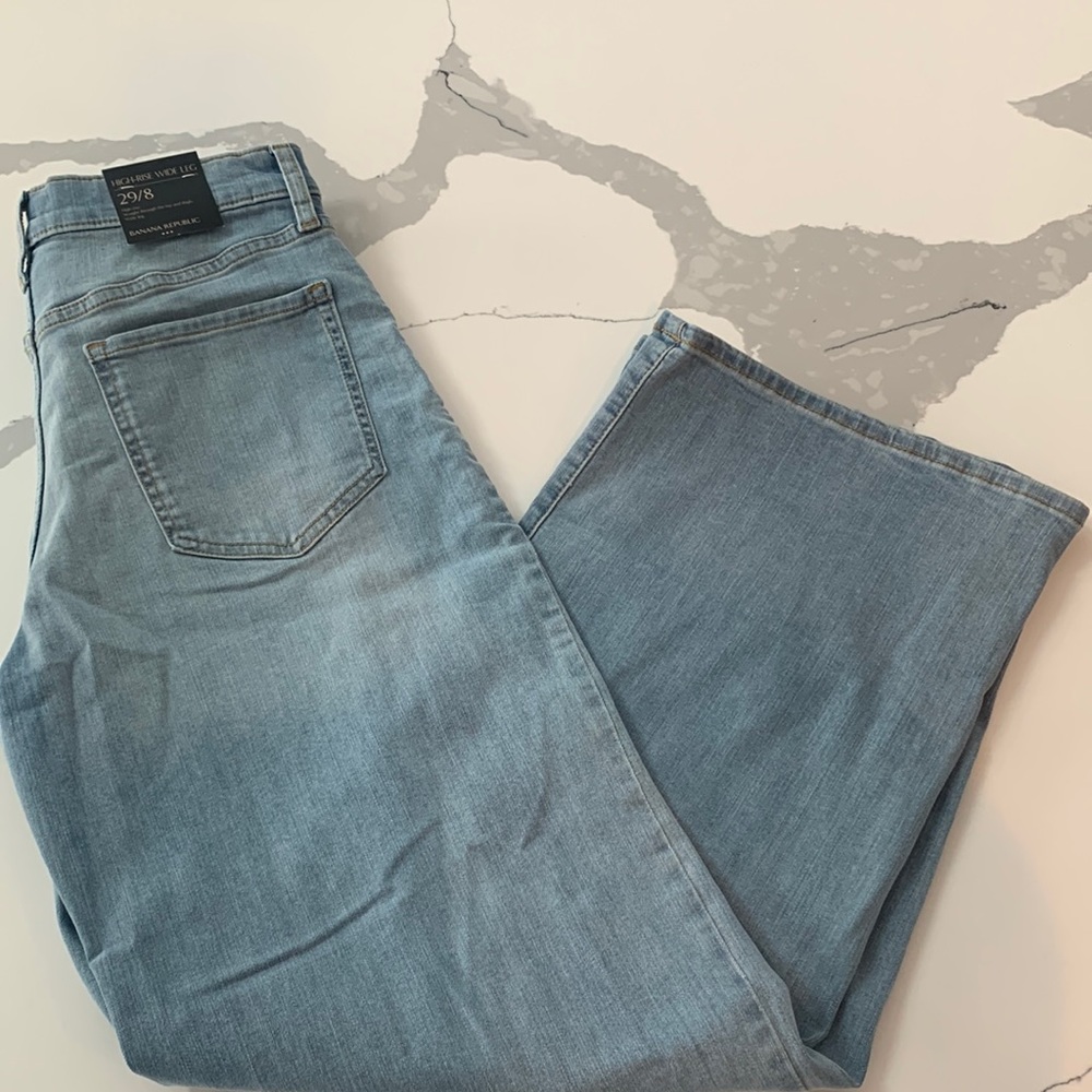 New with tags. Banana republic high rise wide leg jeans.